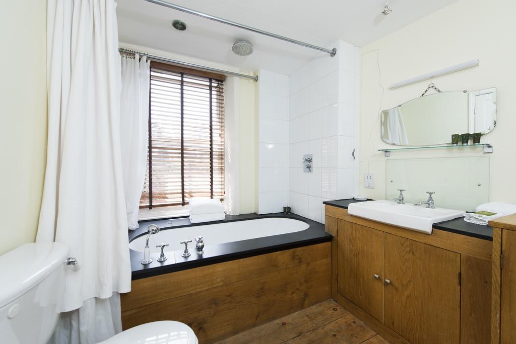 Apartment White Horse Street