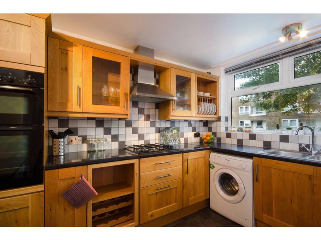 Guest house Cozy Room Very Close To Canary Wharf ! London
