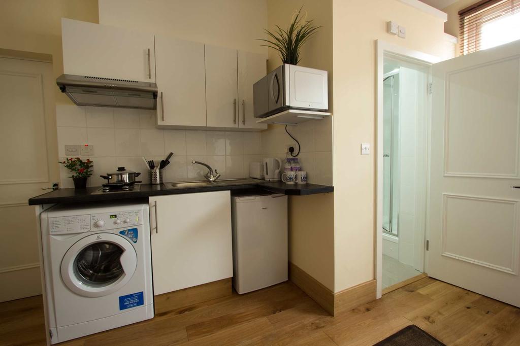 Private Willesden Green * London
