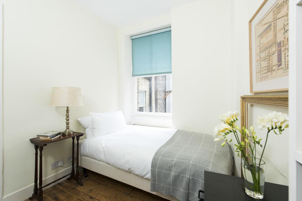White Horse Street Apartment *