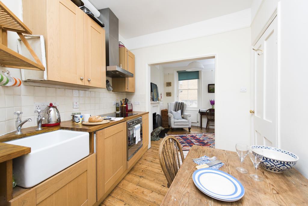 White Horse Street Apartment *