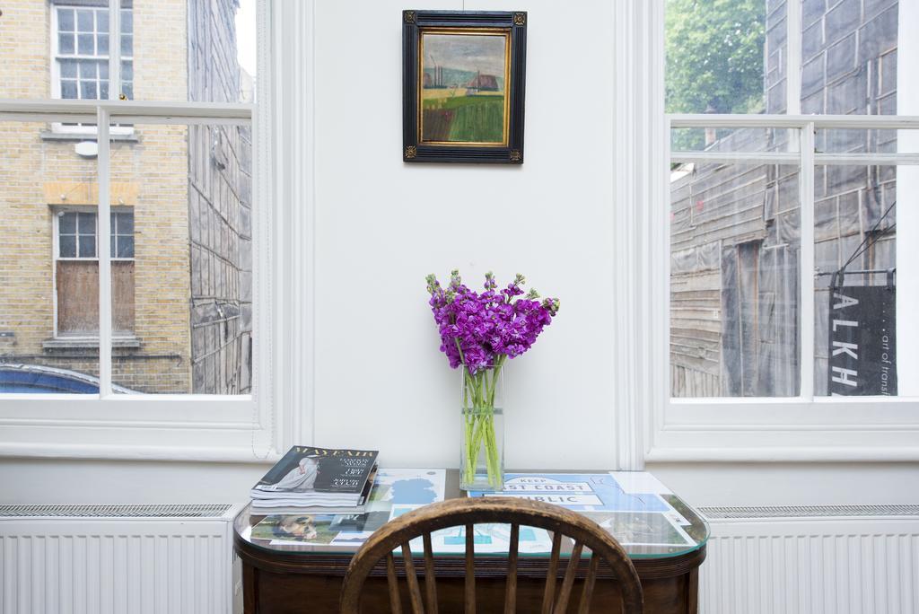 Apartment White Horse Street London
