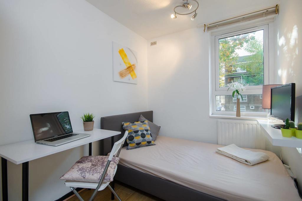 Cozy Room Very Close To Canary Wharf ! Guest house London