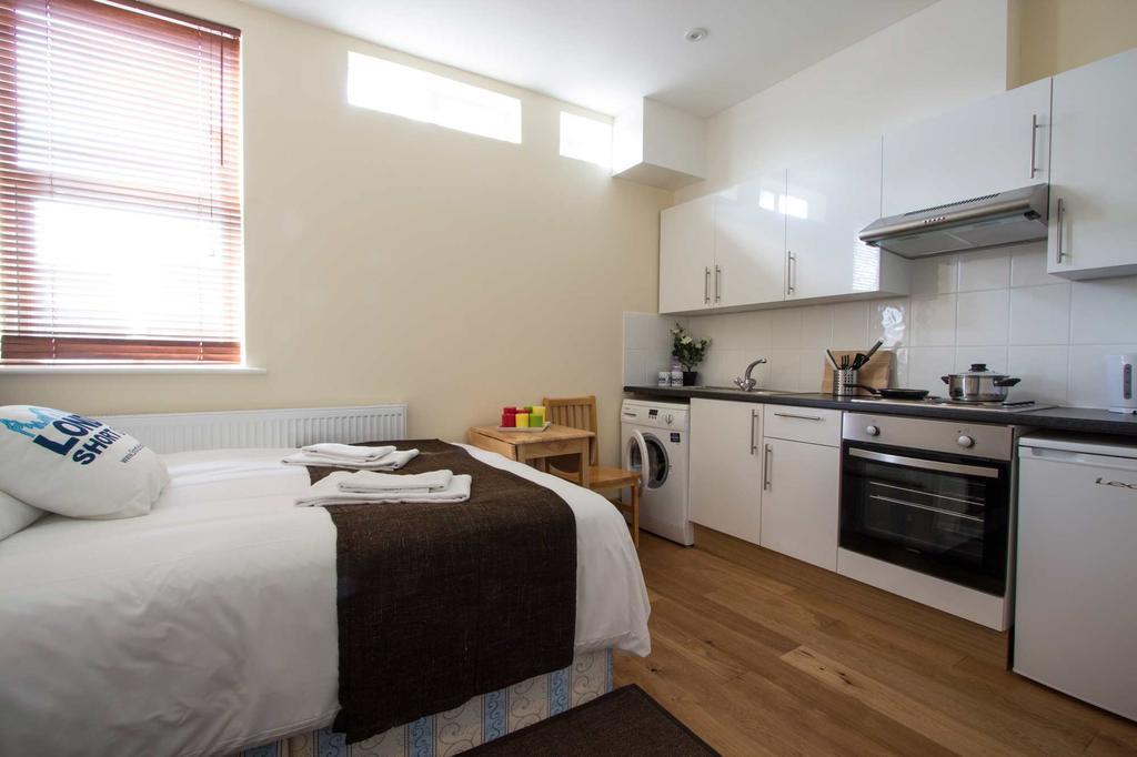 Private Willesden Green * London