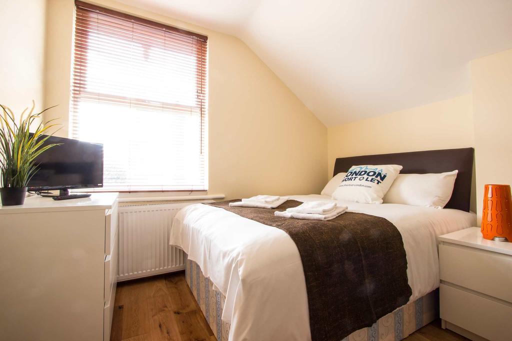 Private Willesden Green * London