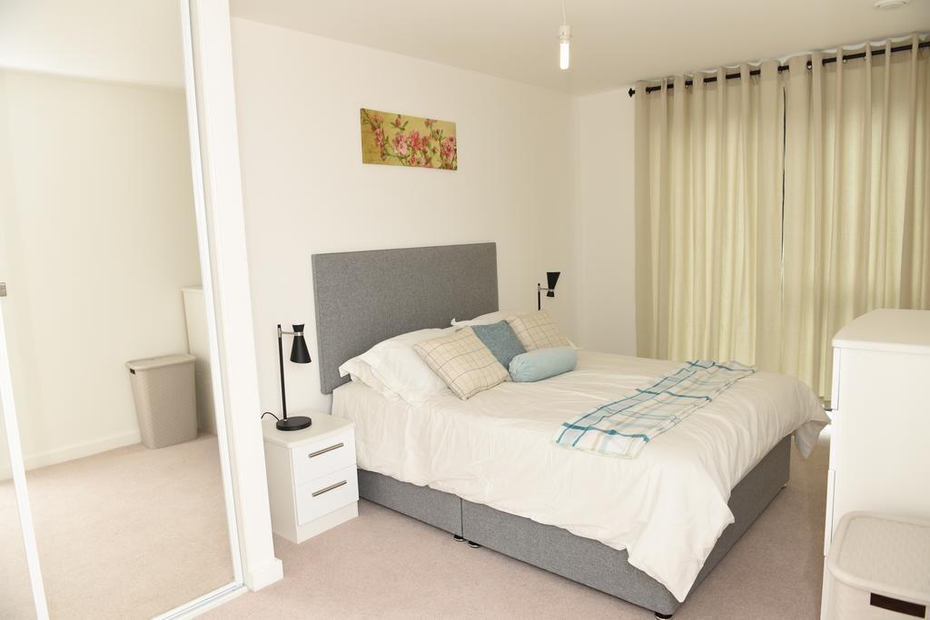 Apartment Greenwich Two Bedroom *