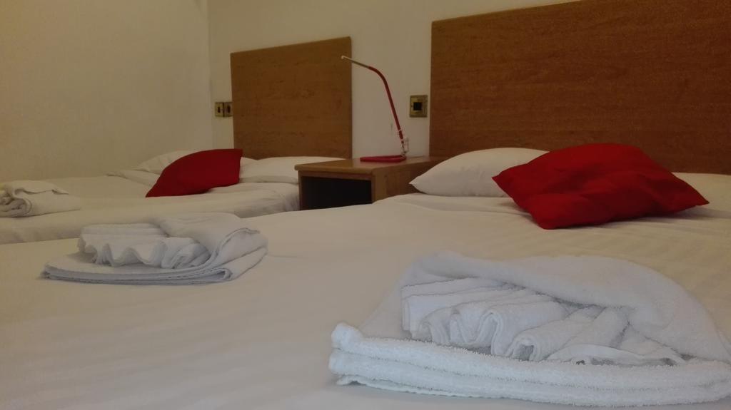 Whiteleaf Hotel 2*