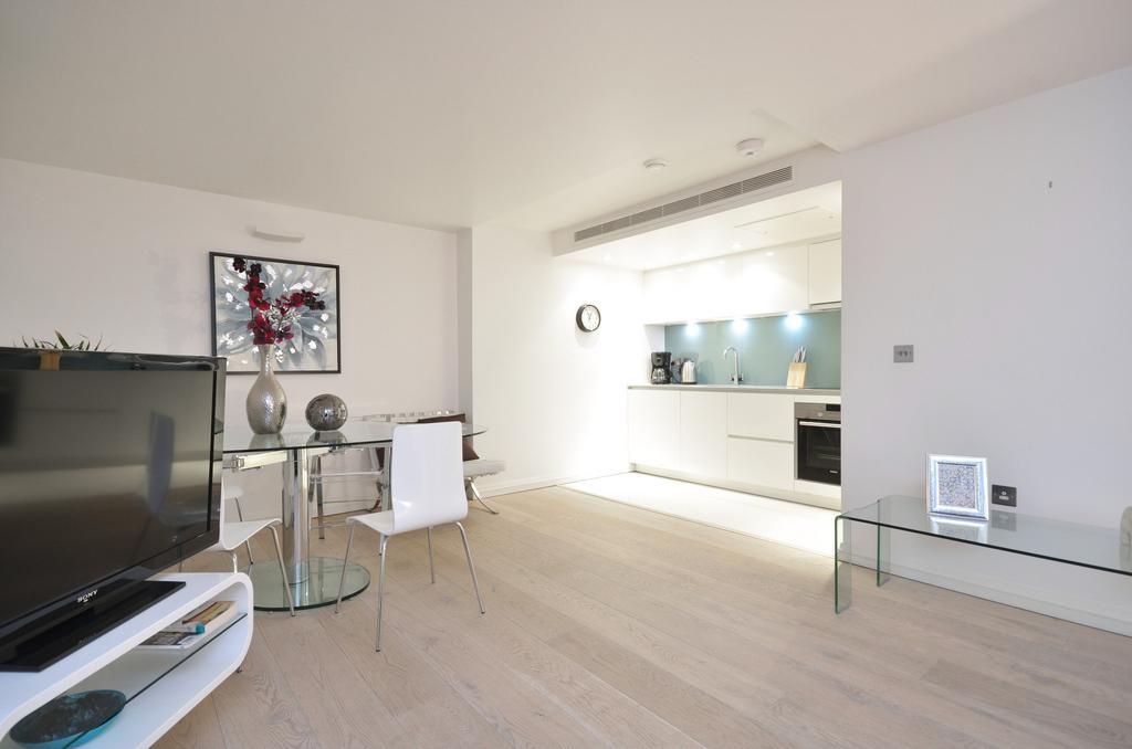 Uber Eye House Apartment London