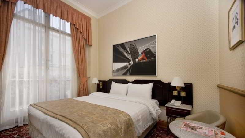 Holiday Villa Hotel Hotel