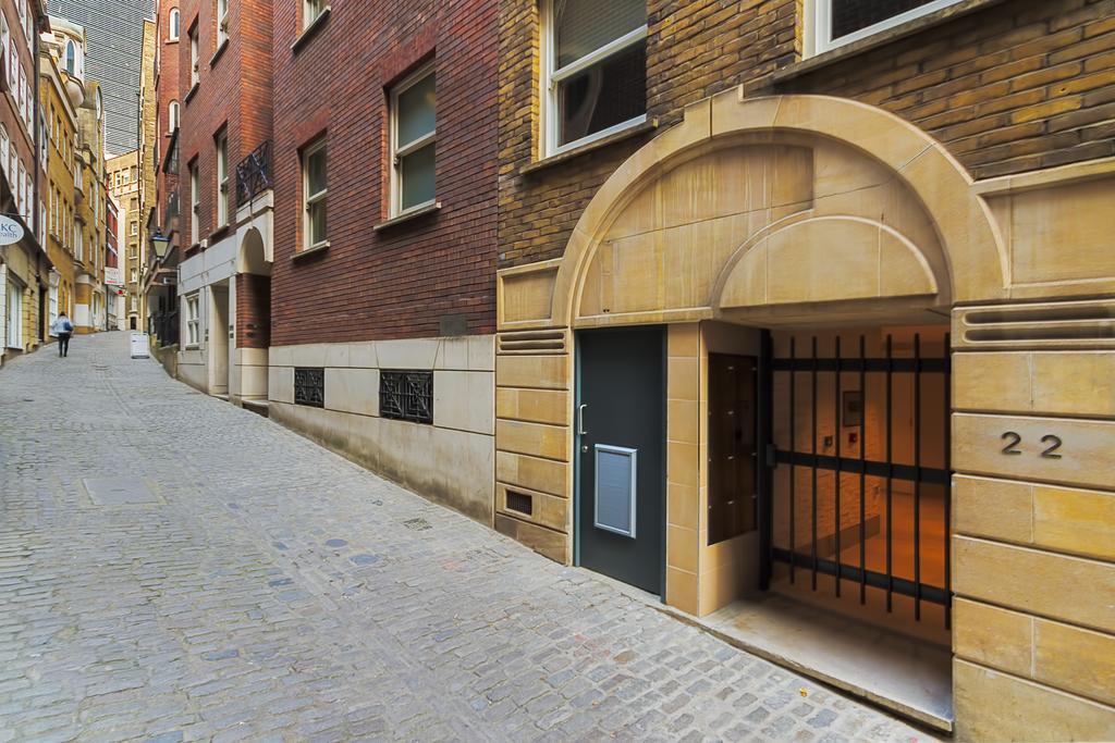 Lovat Lane *