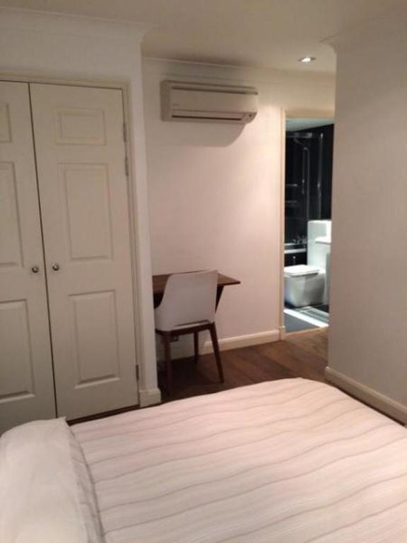 Apartment Regents Plaza London