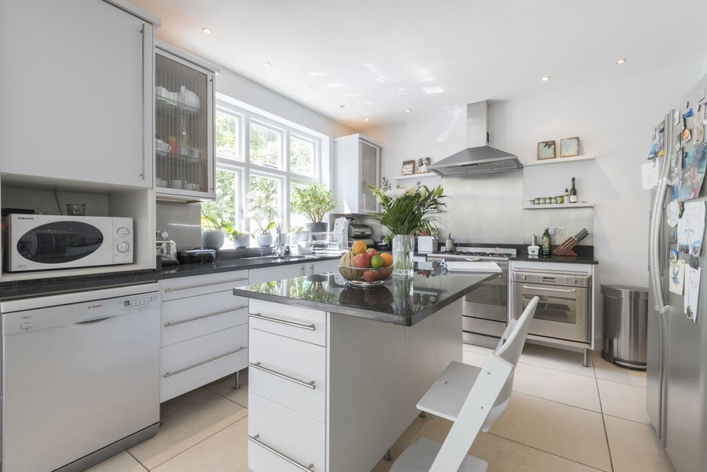 Fashionable Family In Southfields * London
