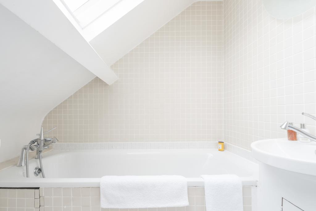 Fashionable Family In Southfields * London