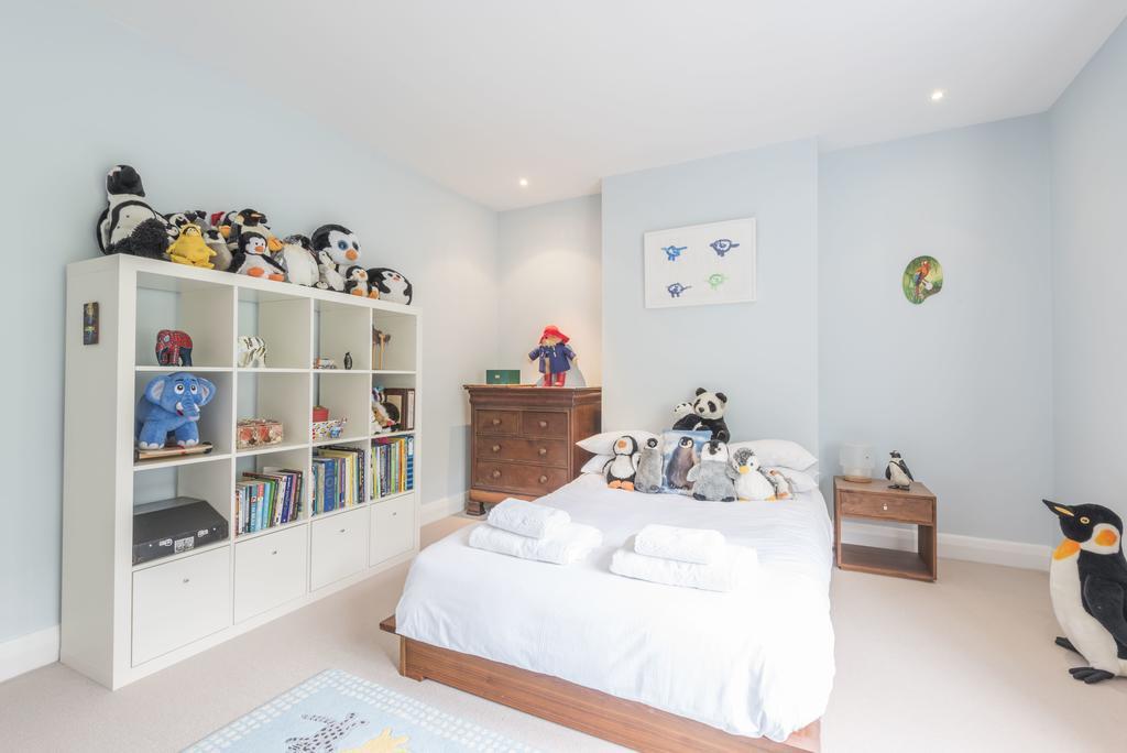 Fashionable Family In Southfields * London