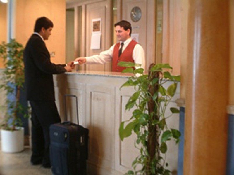 Hotel Queens Park London