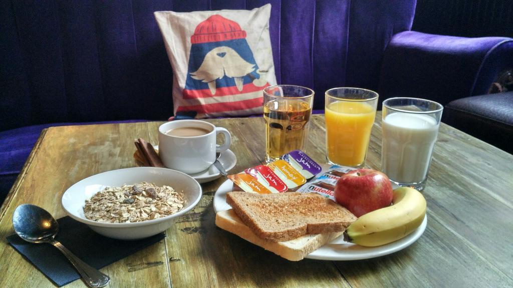 The Walrus Bar And Hostel London