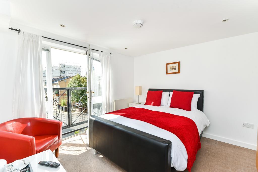 Riverbank Stay * London