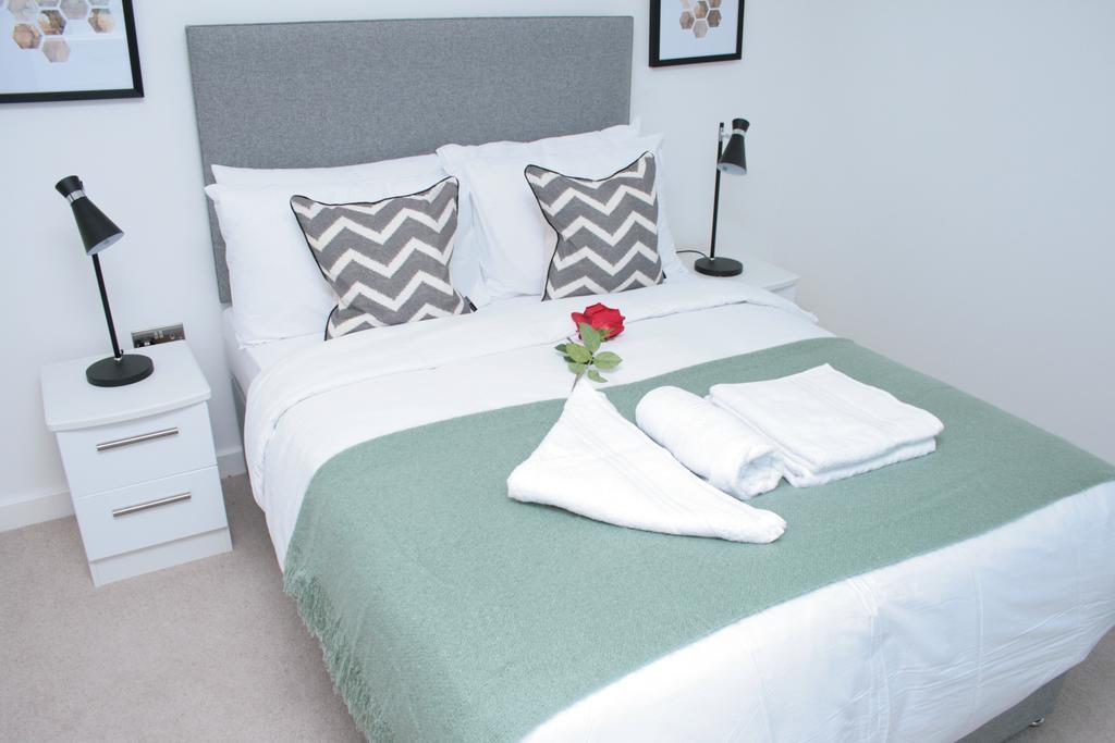 Greenwich Two Bedroom Apartment *