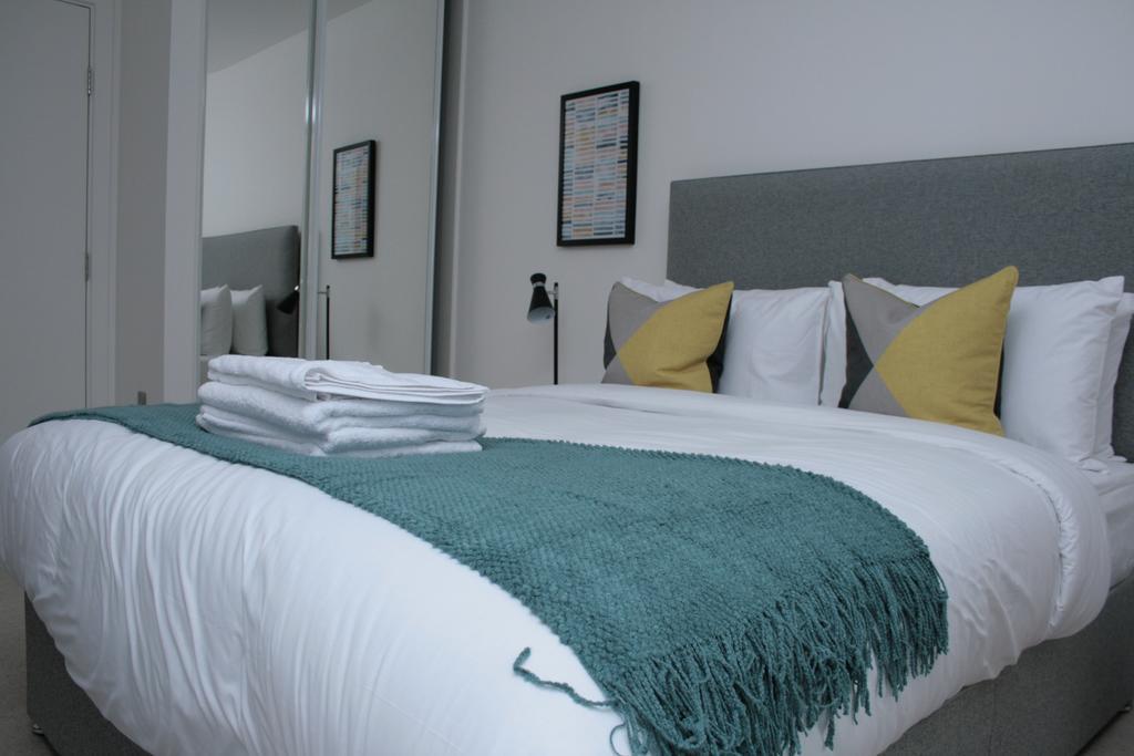 Greenwich Two Bedroom Apartment *