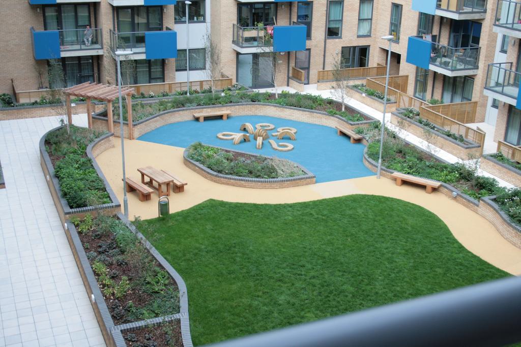 Apartment Greenwich Two Bedroom *