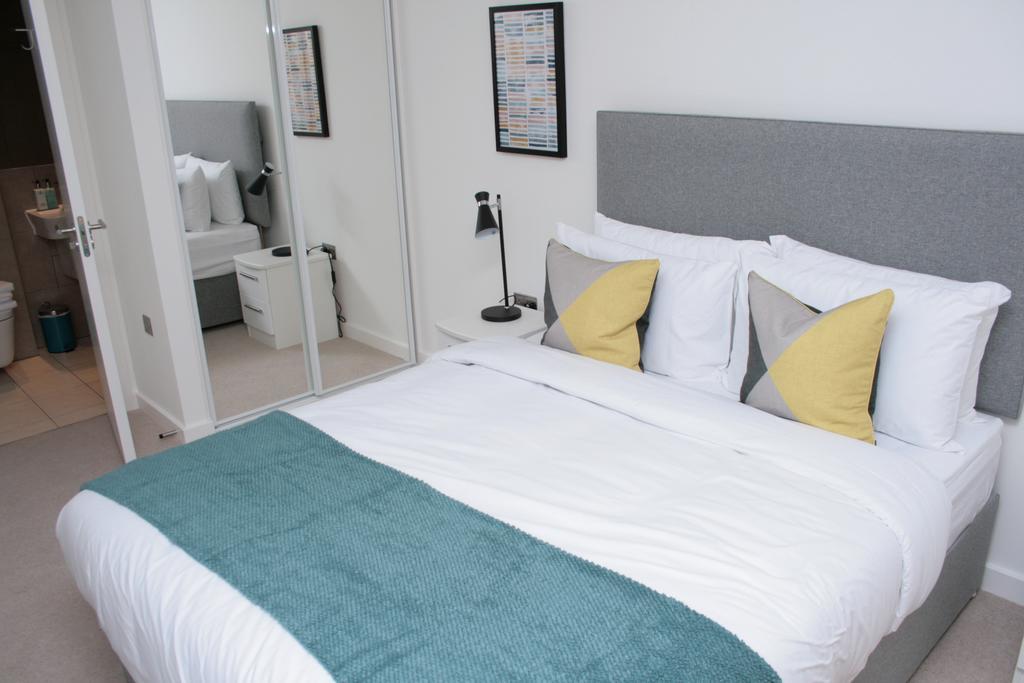 Greenwich Two Bedroom Apartment *