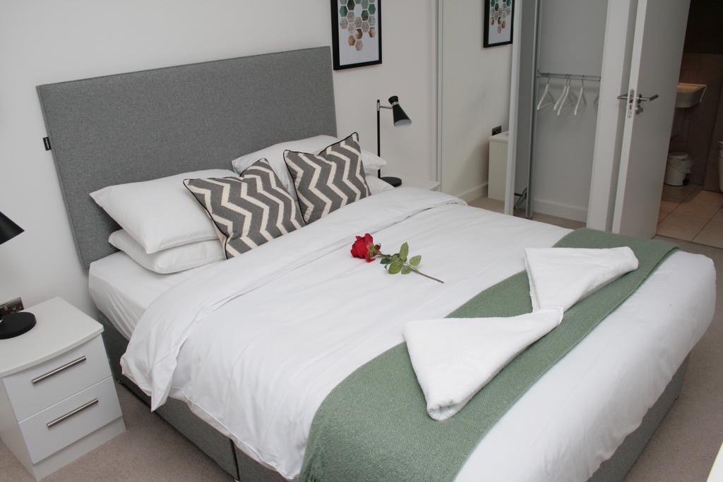 Apartment Greenwich Two Bedroom *