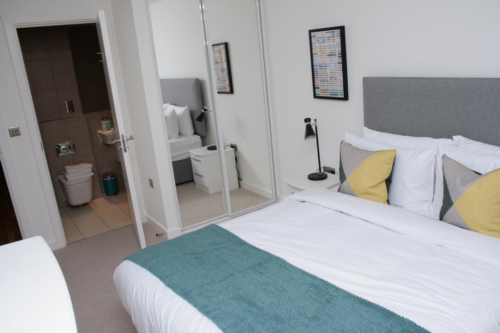 Greenwich Two Bedroom Apartment *