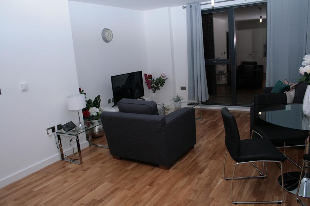 Apartment Greenwich Two Bedroom *