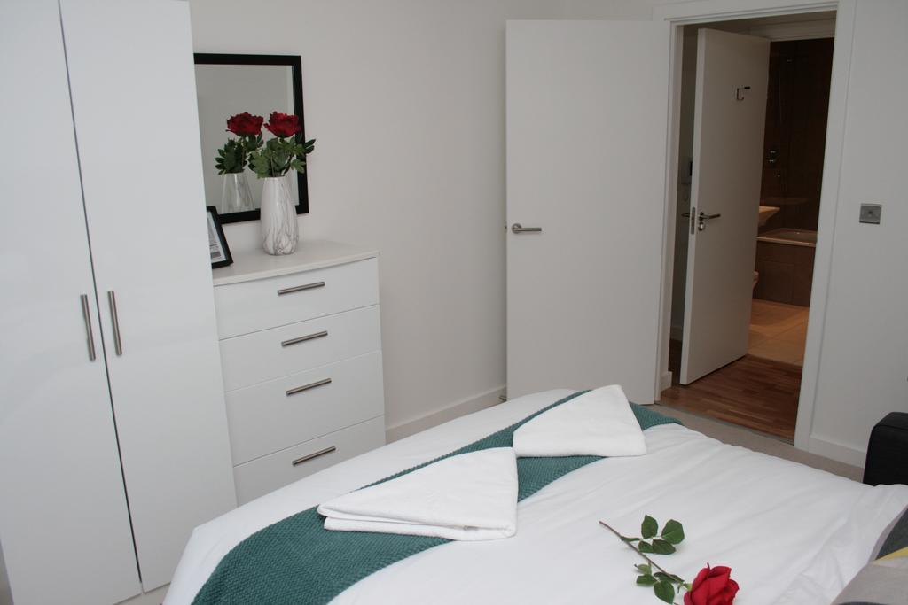 Apartment Greenwich Two Bedroom *