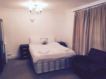 Wellington Road Apartment London