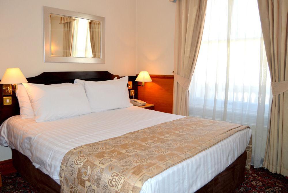 Hotel Holiday Villa Hotel 3*