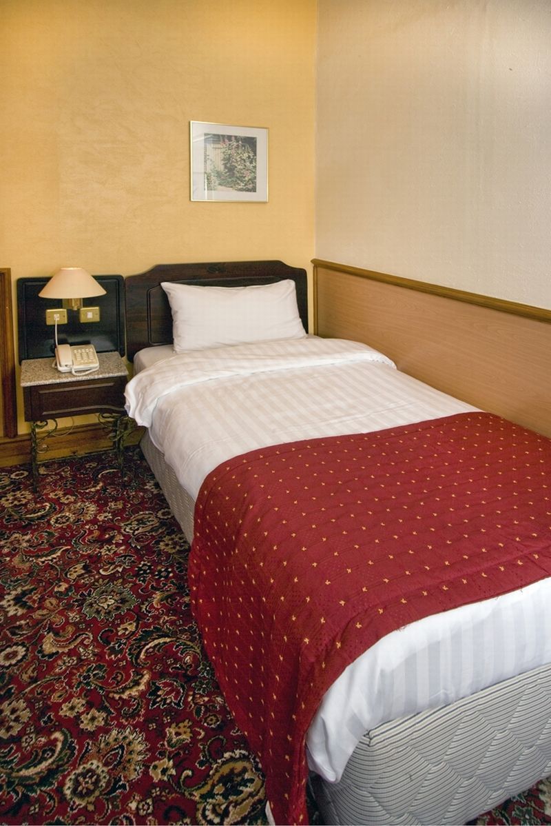 Holiday Villa Hotel Hotel