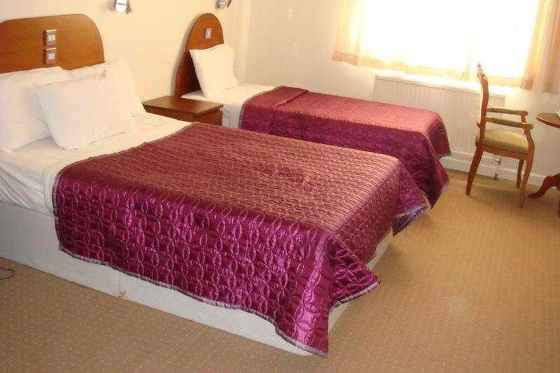 Premier West Th Hotel 2*