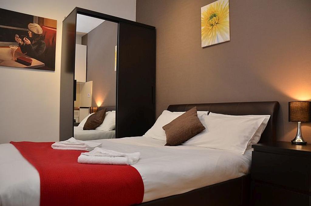 Hyde Park Talbot Square Apartment *