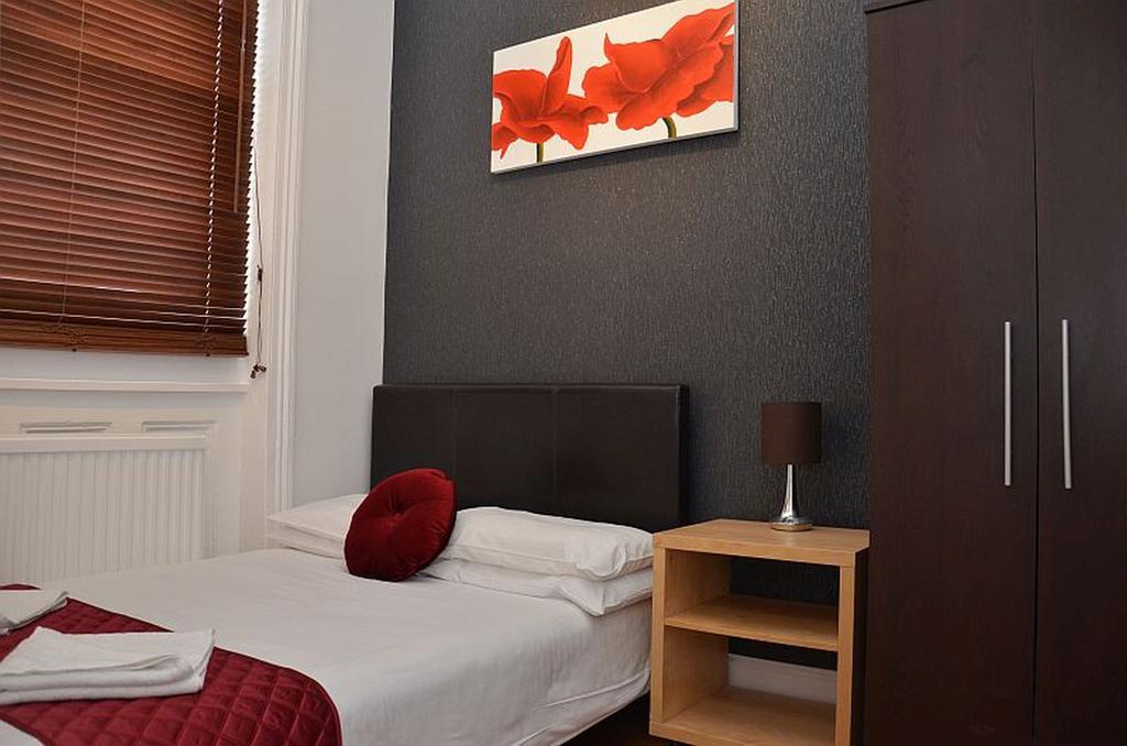 Hyde Park Talbot Square Apartment *