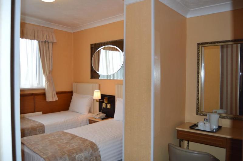 Hotel Holiday Villa Hotel 3*