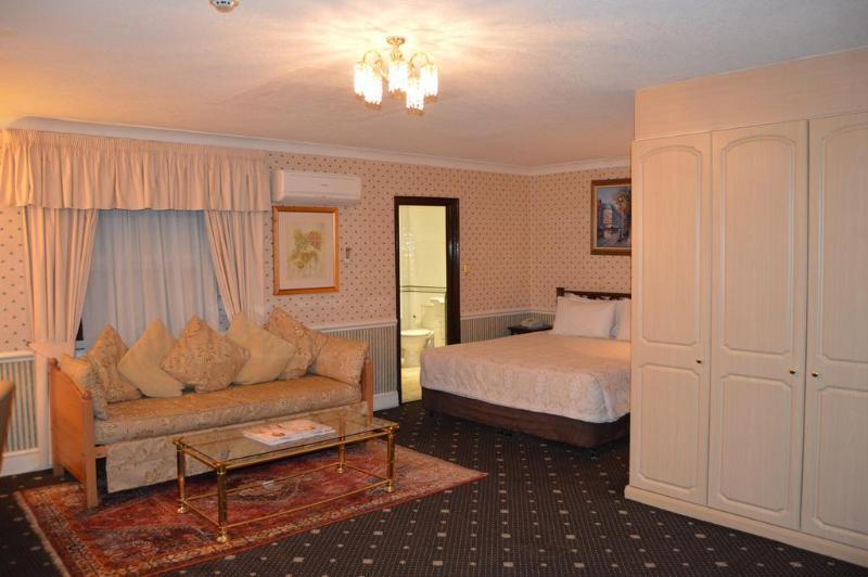 Hotel Holiday Villa Hotel 3*