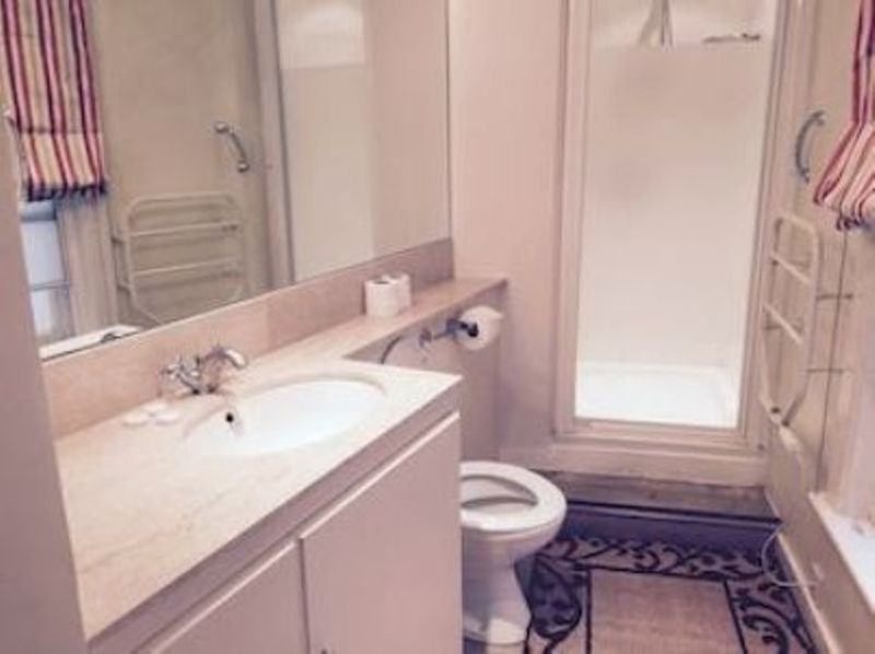 Wellington Road Apartment *
