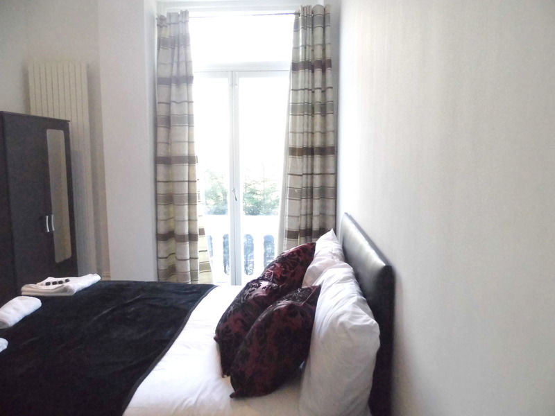 Hyde Park Gate Apartment *