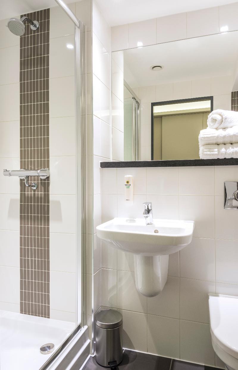 Hotel Point A Canary Wharf 3*