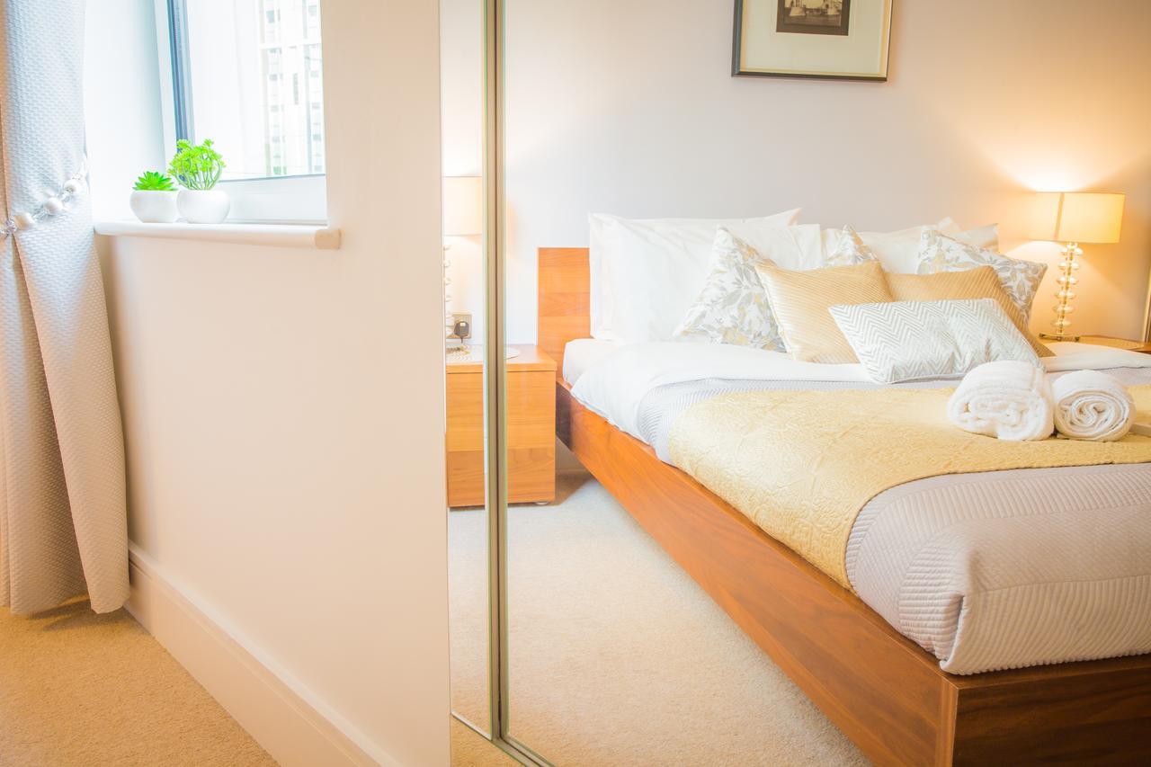 Apartment Dockside Walk - Canary Wharf London