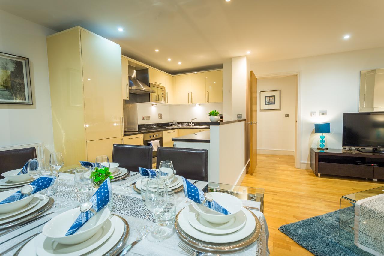 Dockside Walk - Canary Wharf Apartment *