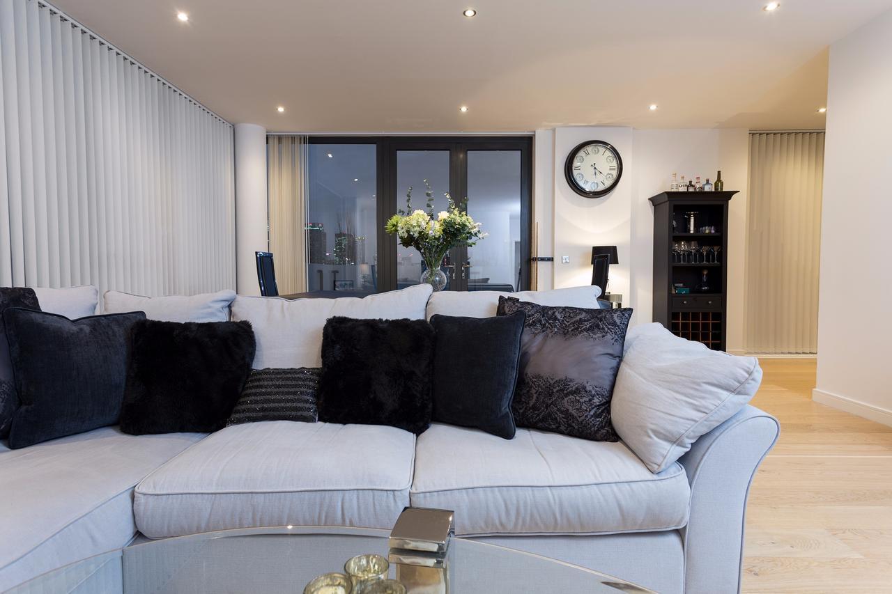 2 Bedroom Penthouse In Canada Water With Balcony *