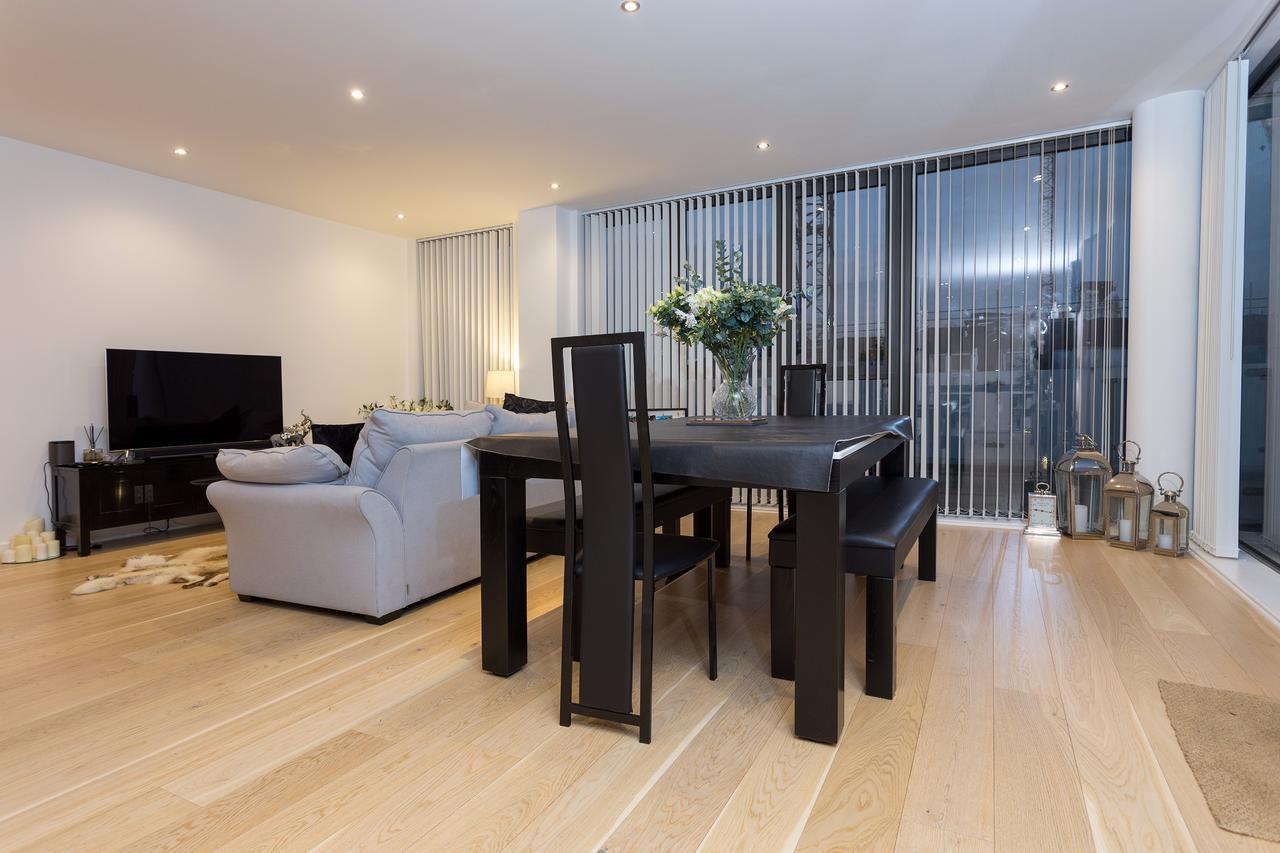 Apartment 2 Bedroom Penthouse In Canada Water With Balcony *