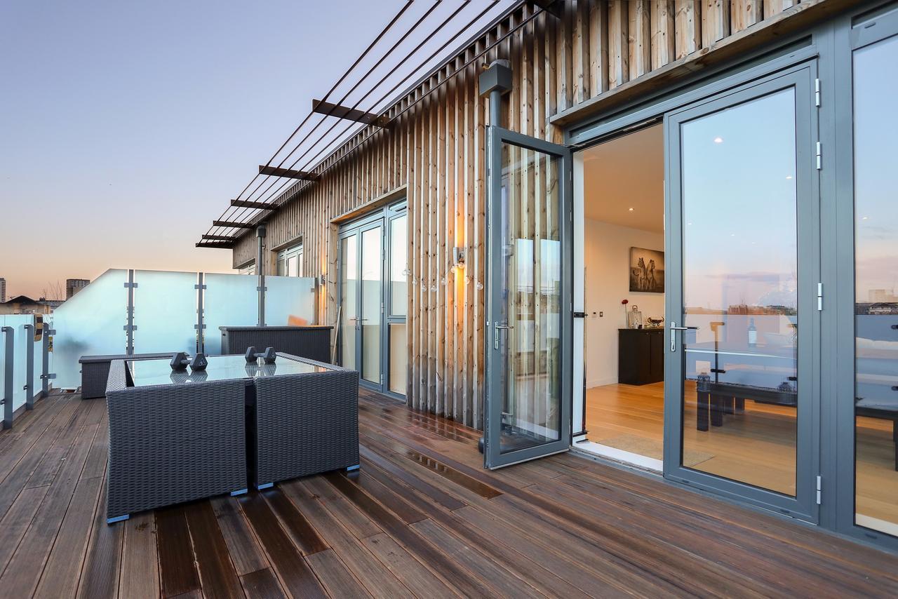 Apartment 2 Bedroom Penthouse In Canada Water With Balcony