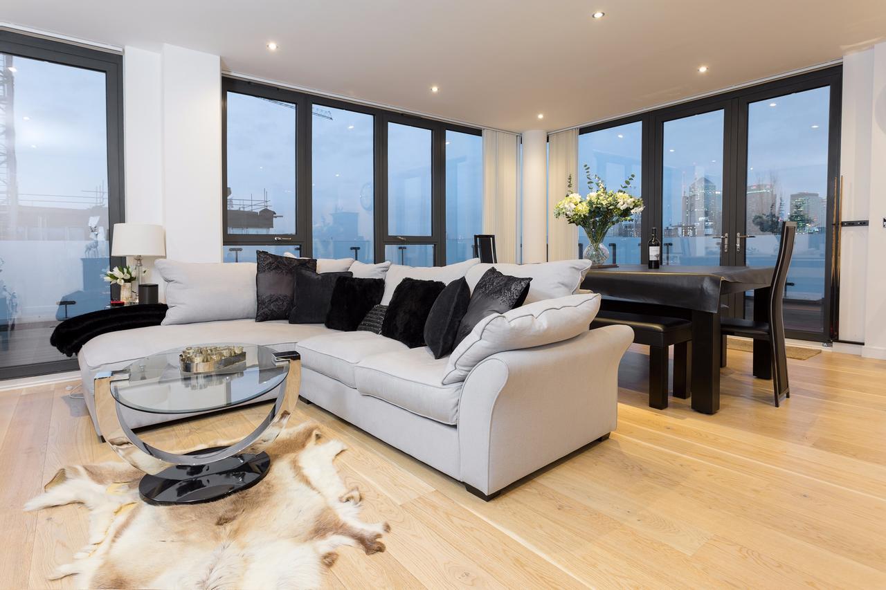 2 Bedroom Penthouse In Canada Water With Balcony London