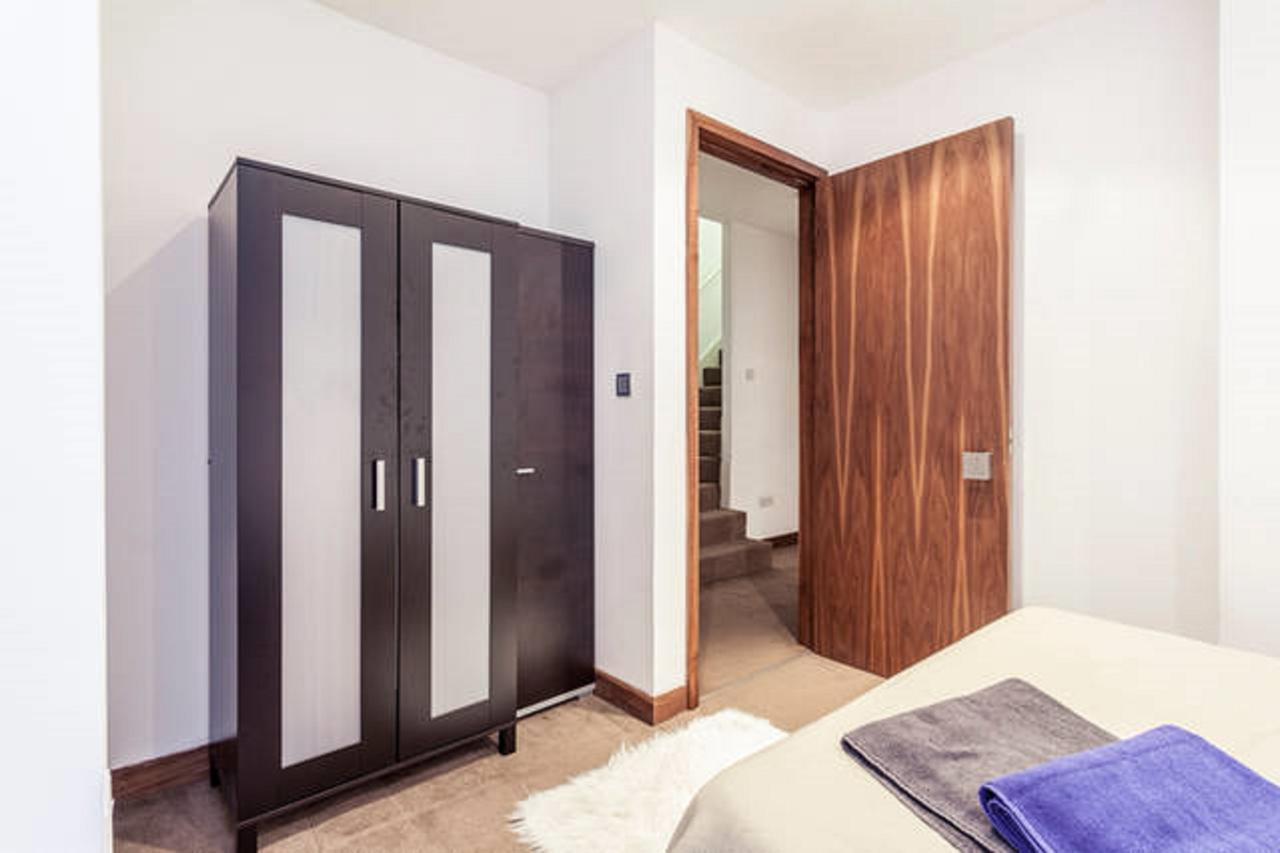 Bell Street Apartment