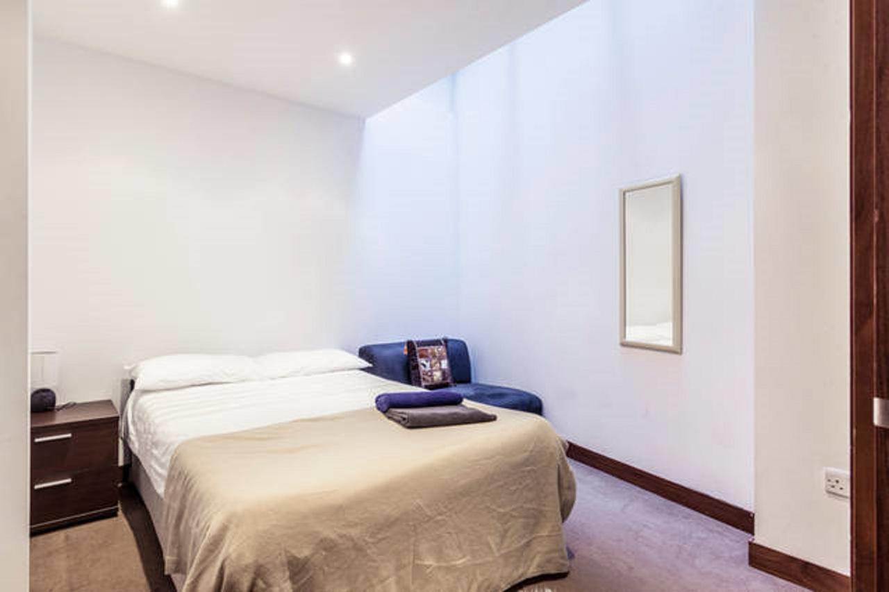 Apartment Bell Street London