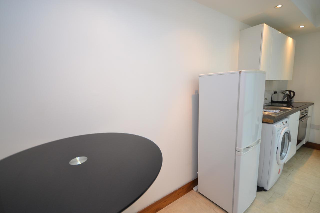 Bell Street Apartment *
