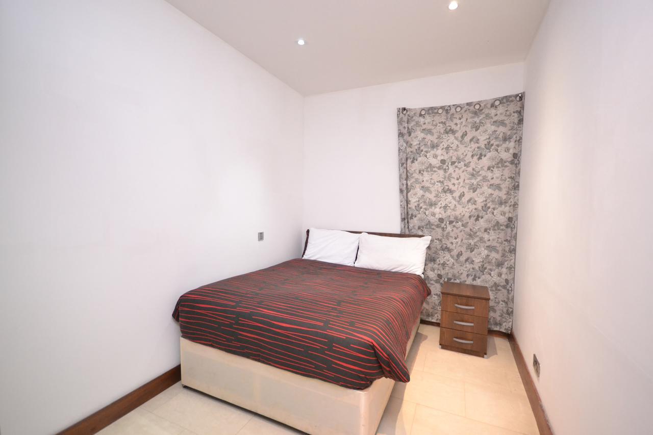 Apartment Bell Street London